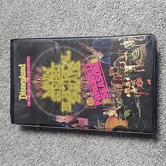 Vintage Disneyland mainstreey parade VHS - Picture 1 of 4